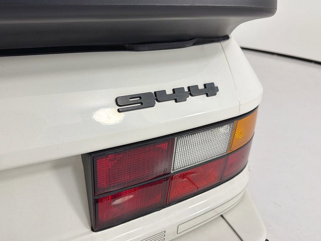 Used 1987 Porsche 944 Coupe RWD image 11