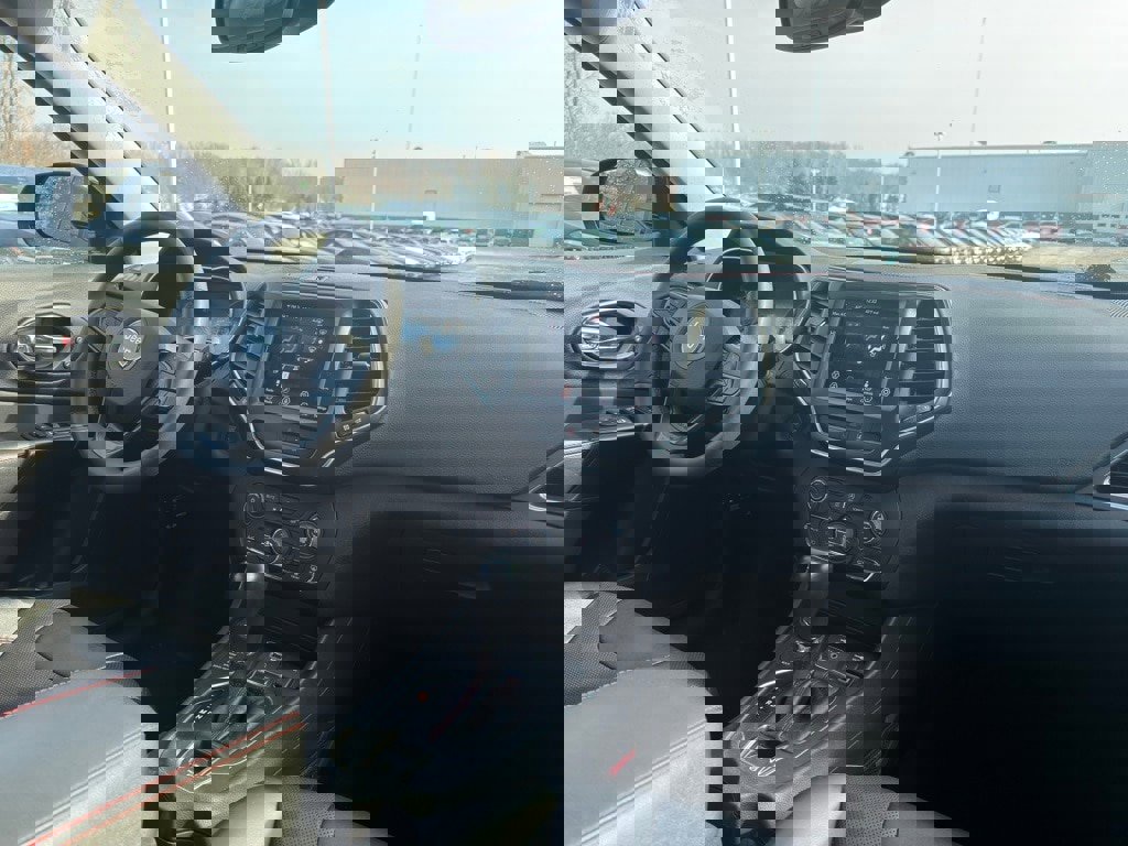 Used 2022 Jeep Cherokee Trailhawk w/ Premium Leather Package image 17