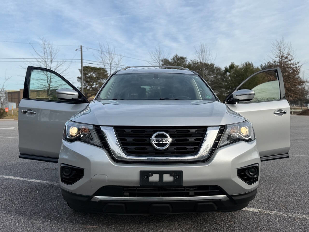 Used 2017 Nissan Pathfinder S image 2