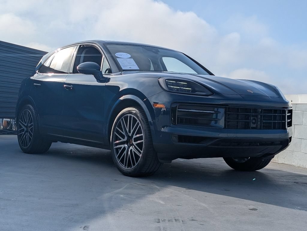 Certified 2025 Porsche Cayenne AWD/4WD image 25