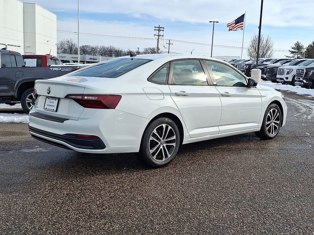 Used 2023 Volkswagen Jetta Sport image 10