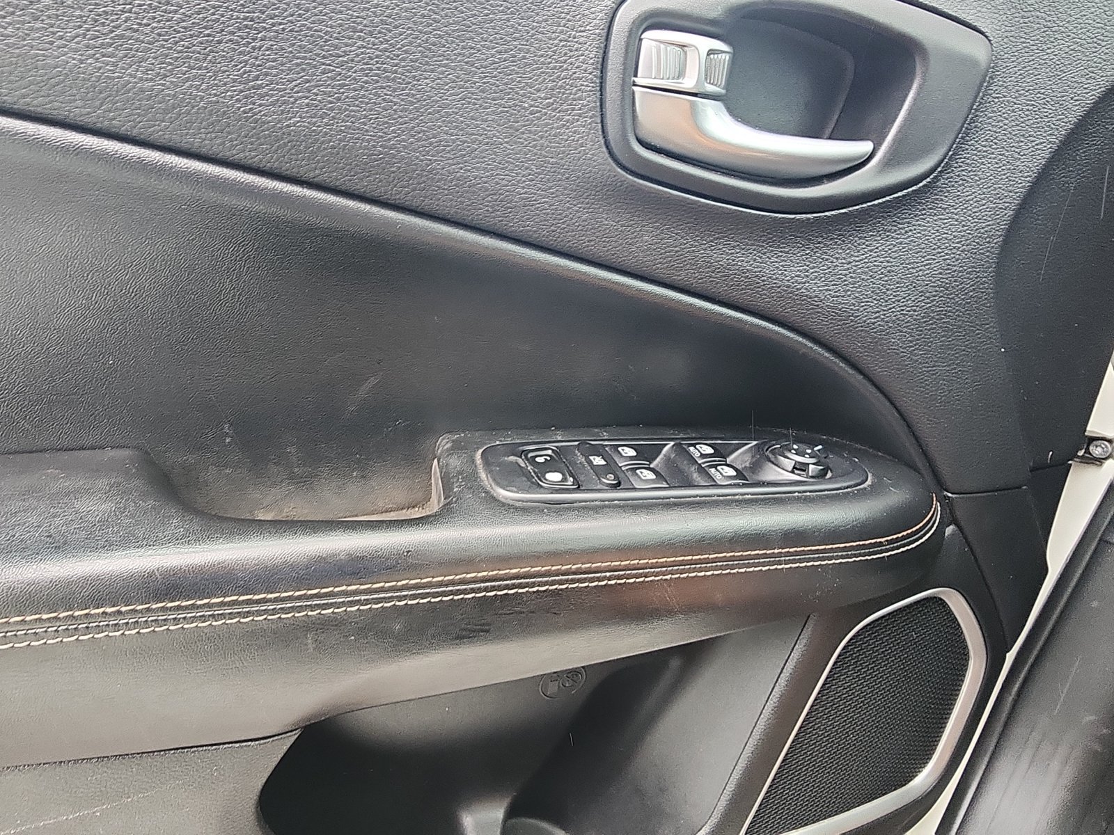Used 2019 Jeep Compass Latitude w/ Popular Equipment Group AWD/4WD image 14