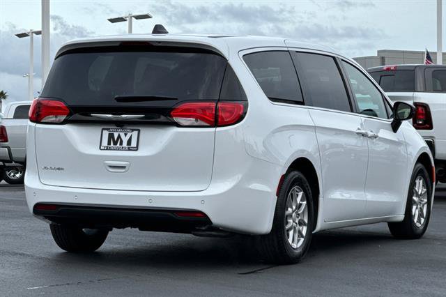 New 2026 Chrysler Voyager LX FWD image 3