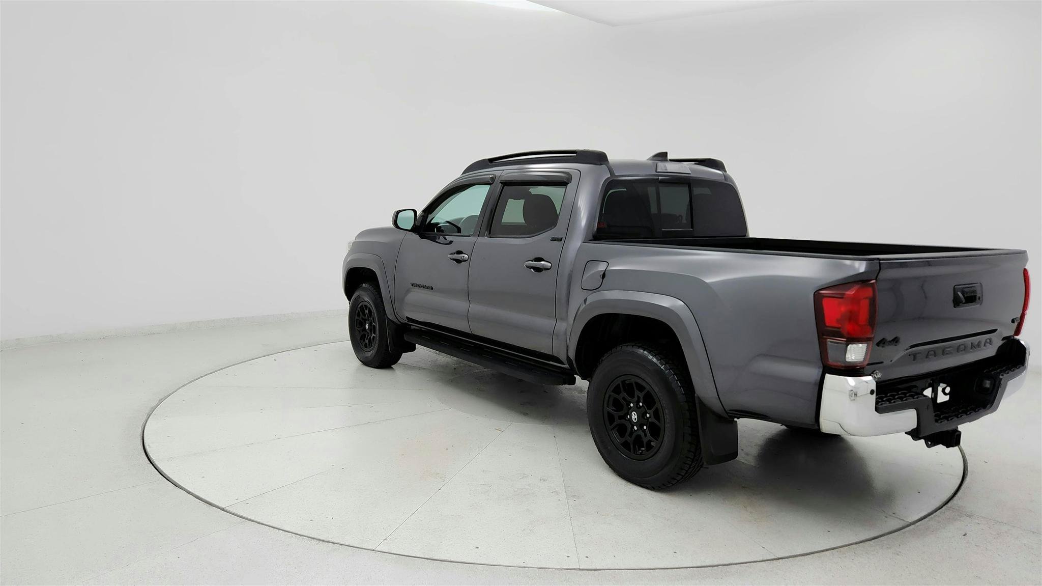 Used 2022 Toyota Tacoma SR5 AWD/4WD image 3