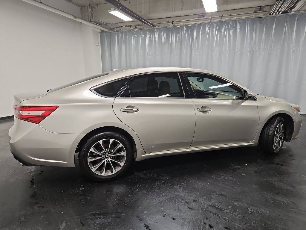 Used 2016 Toyota Avalon XLE Premium image 9