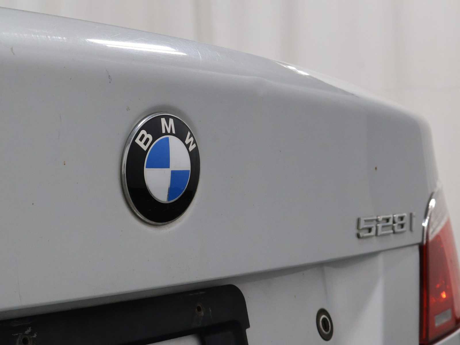 Used 2009 BMW 528i xDrive Sedan AWD/4WD image 8