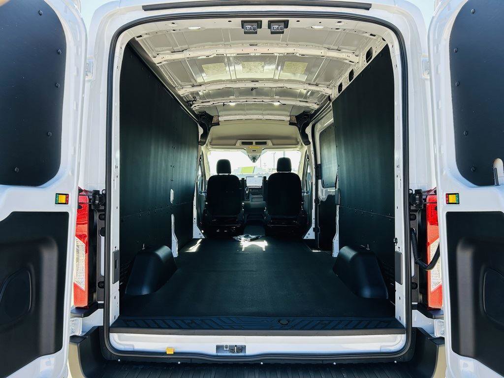 New 2026 Ford Transit 250 148 Medium Roof w/ Load Area Protection Package image 21