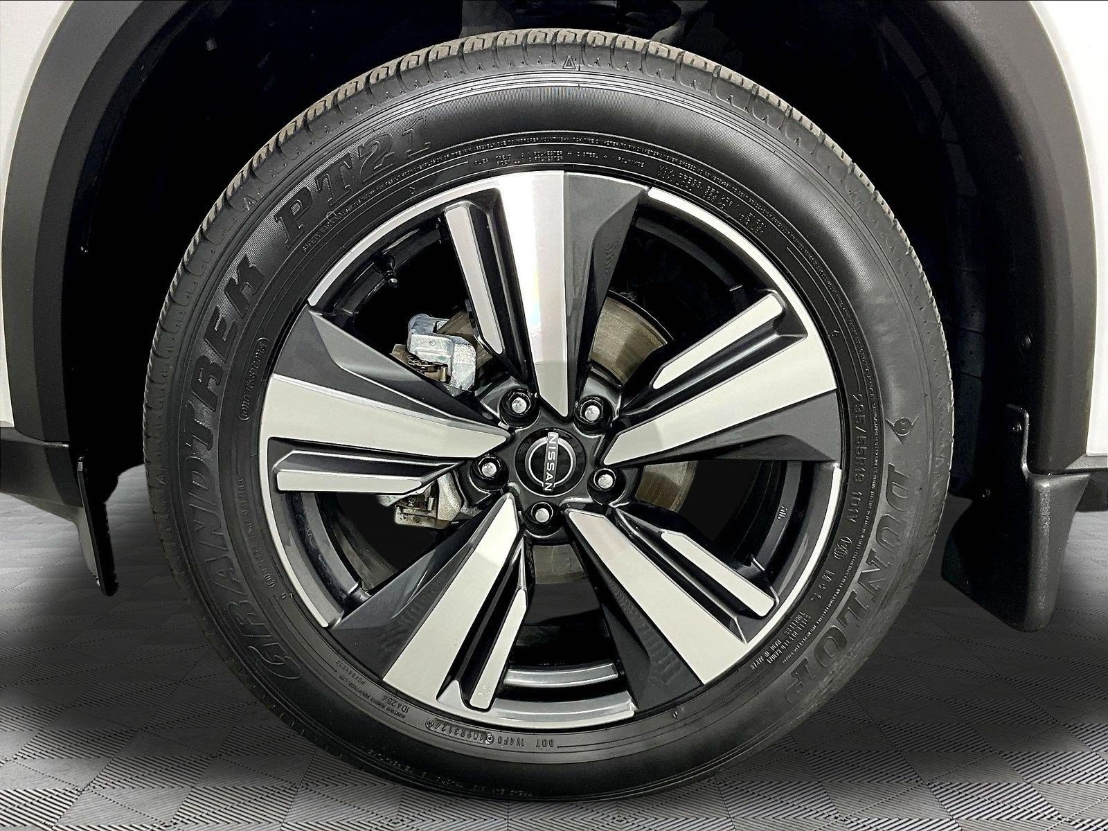 Certified 2025 Nissan Rogue SL AWD/4WD image 33