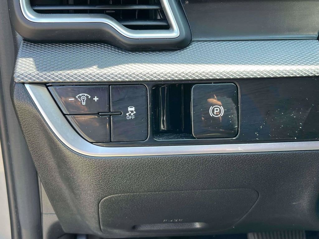 Used 2023 Kia Sportage LX FWD image 16