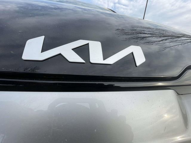 Used 2025 Kia Sportage EX image 3