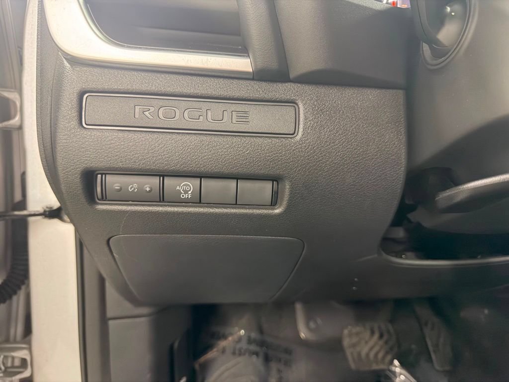 Used 2024 Nissan Rogue S AWD/4WD image 25