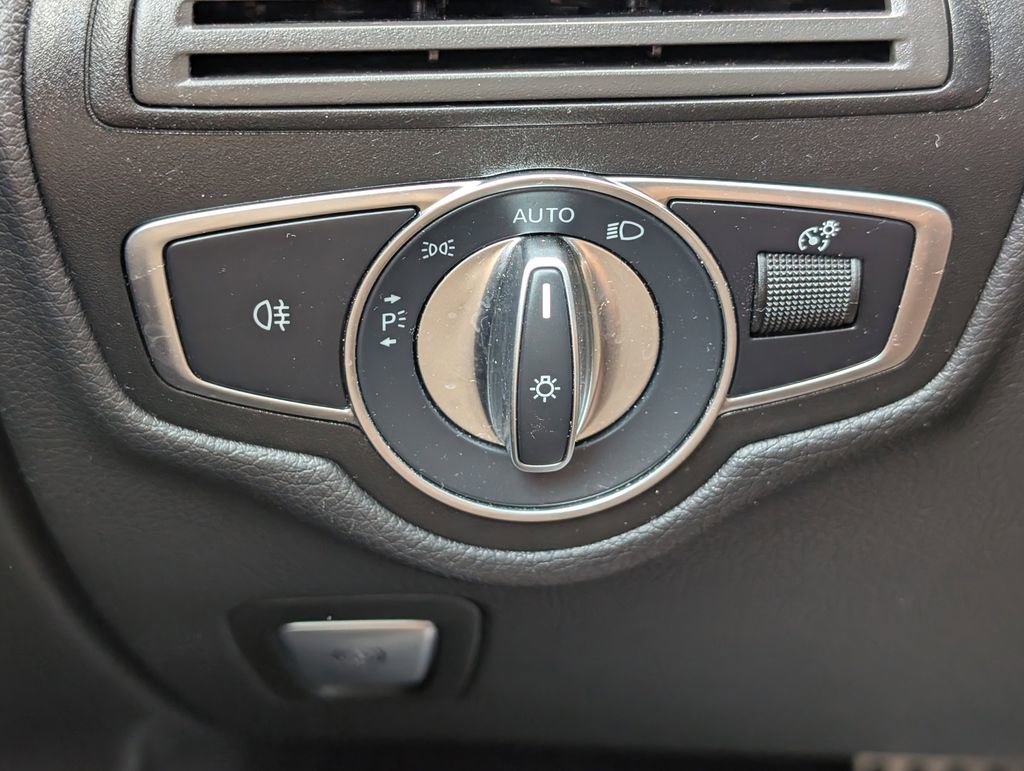 Used 2022 Mercedes-Benz GLC 43 AMG 4MATIC image 22