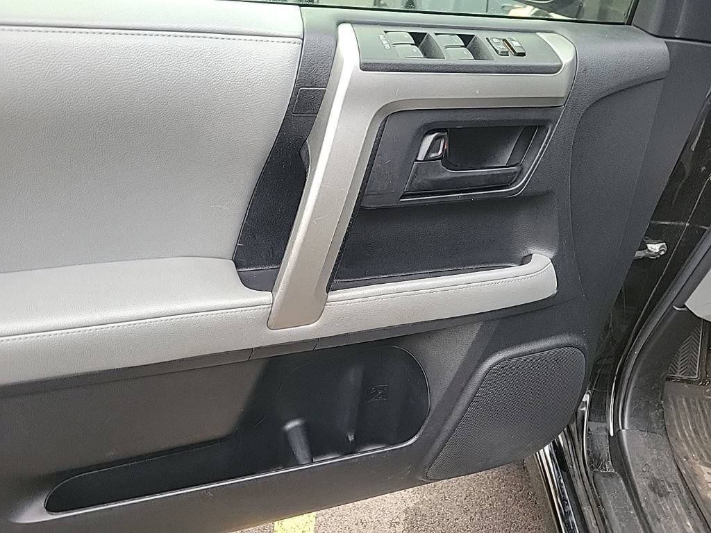 Used 2013 Toyota 4Runner SR5 w/ Convenience Pkg AWD/4WD image 8