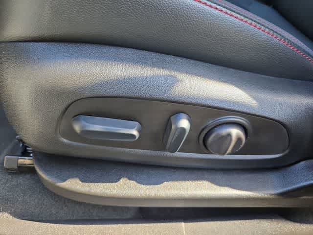 Used 2023 Chevrolet Equinox RS FWD image 16