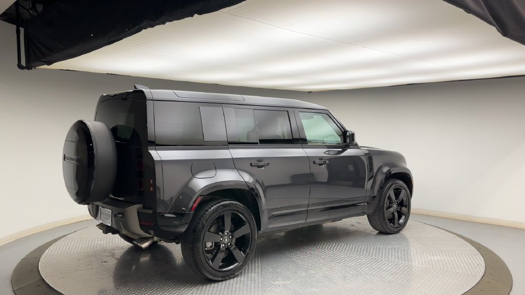 Used 2025 Land Rover Defender 110 X-Dynamic SE AWD/4WD image 2