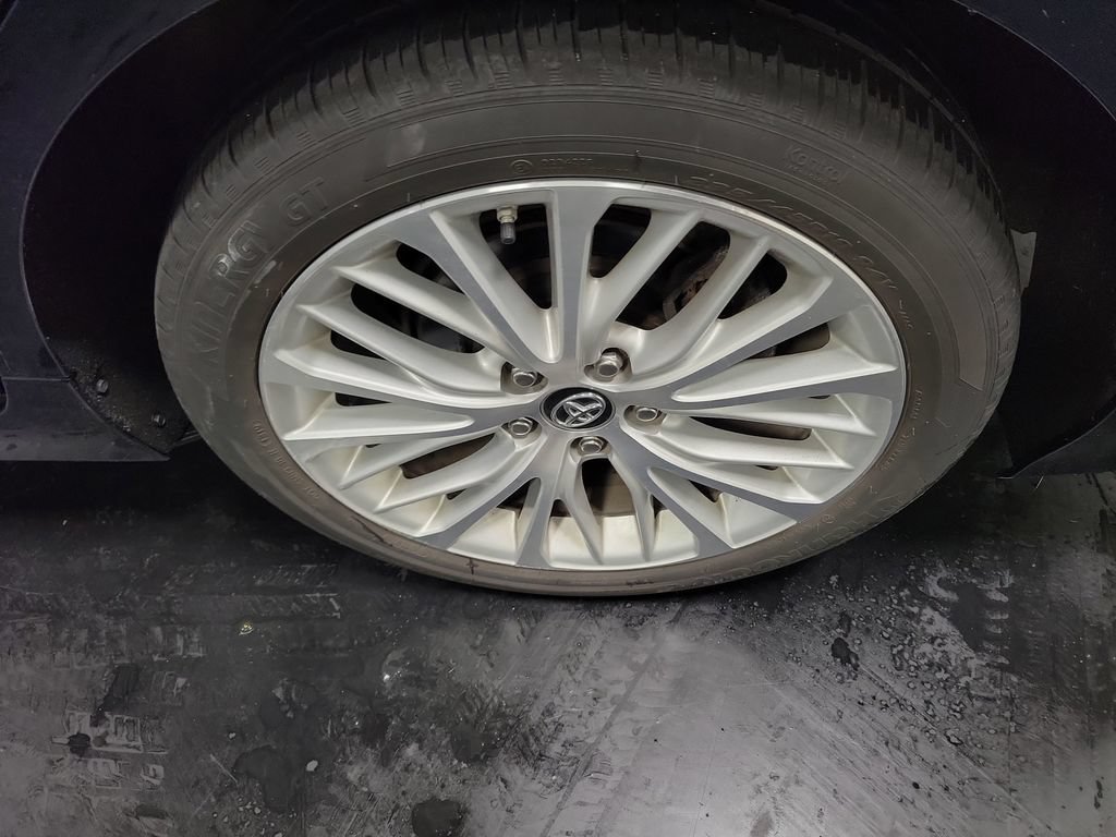 Used 2019 Toyota Camry XLE FWD image 12