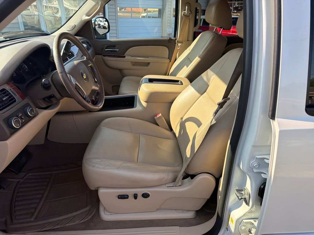 Used 2013 Chevrolet Silverado 1500 LTZ w/ LTZ White Diamond Edition AWD/4WD image 27
