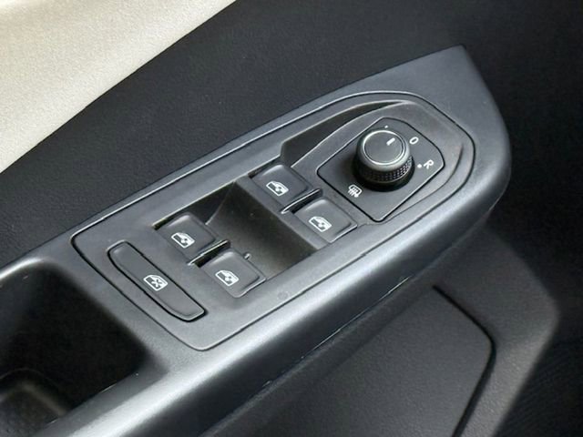 New 2025 Volkswagen Taos SE image 32