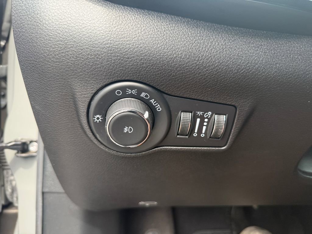 Used 2022 Jeep Compass Trailhawk w/ Trailhawk Elite Group AWD/4WD image 18