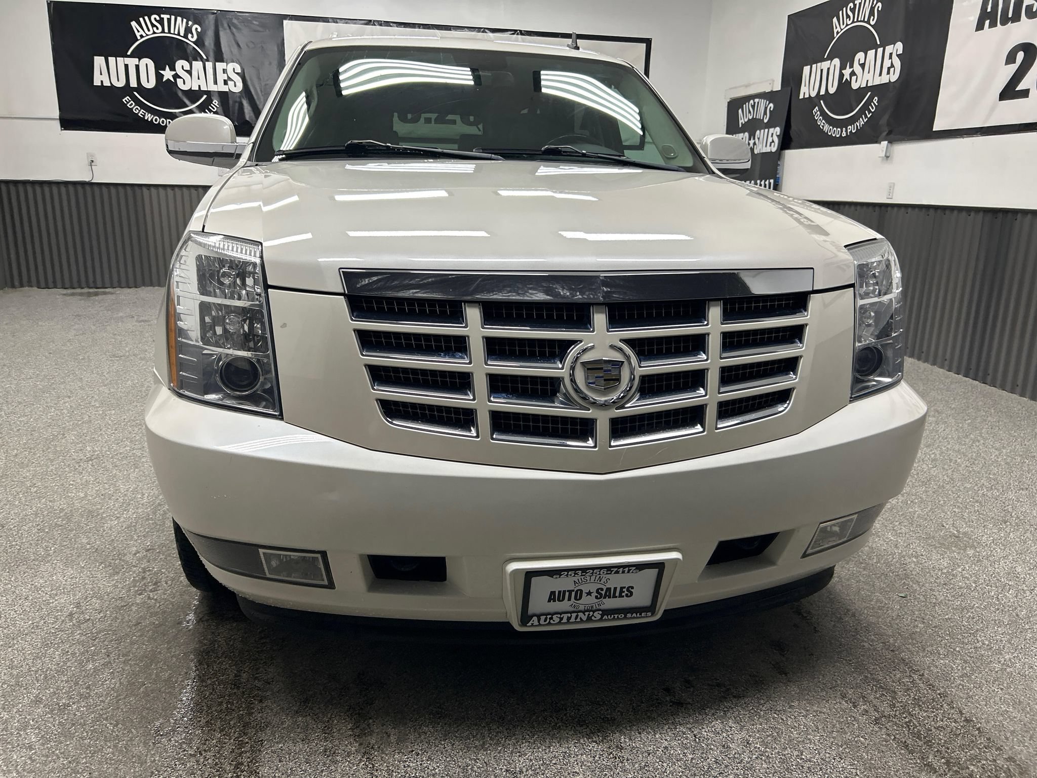 Used 2010 Cadillac Escalade ESV Premium AWD/4WD image 2
