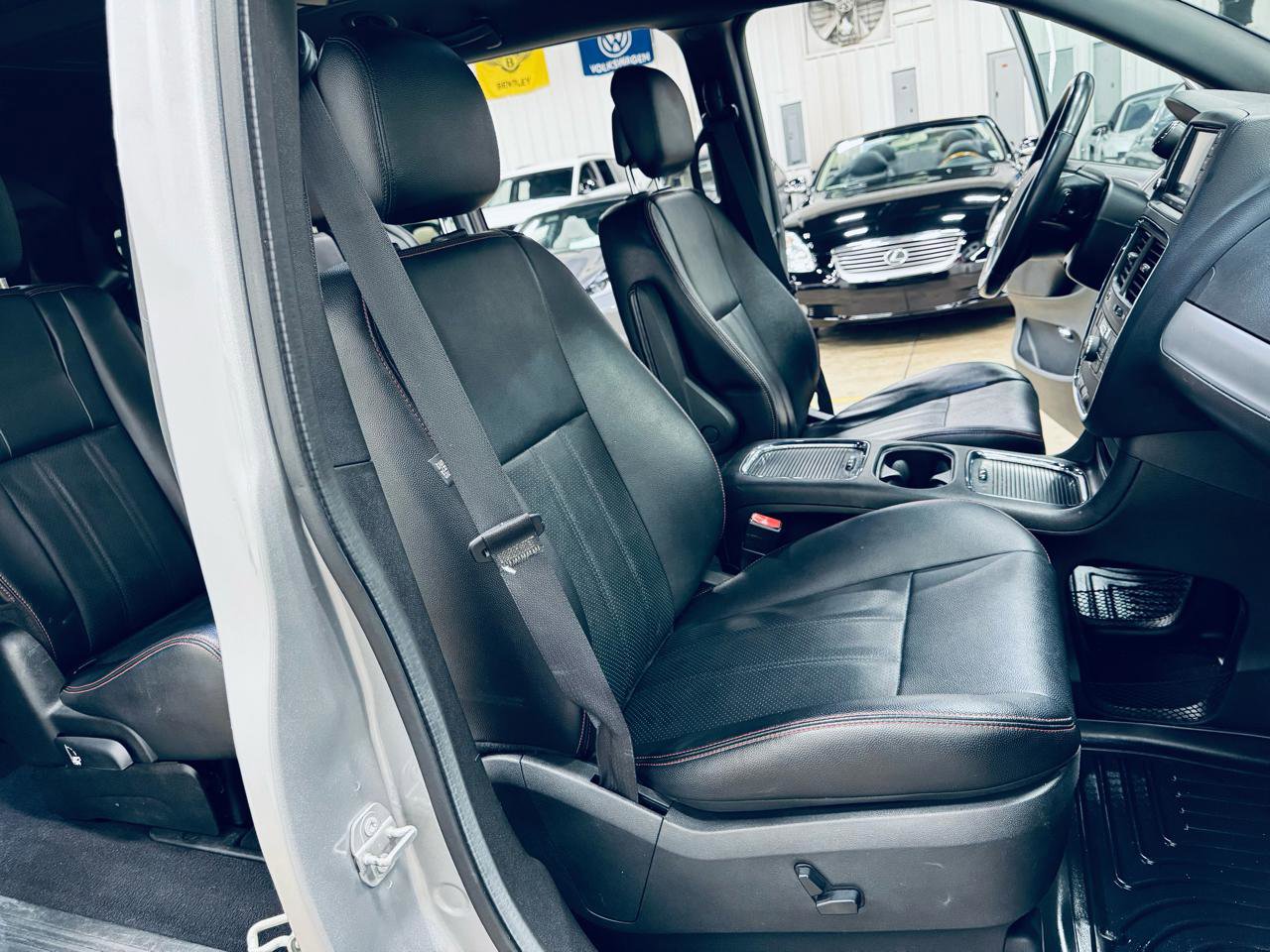 Used 2018 Dodge Grand Caravan GT image 37