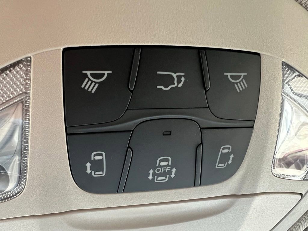 Used 2020 Chrysler Pacifica Touring w/ Tire & Wheel Group FWD image 45