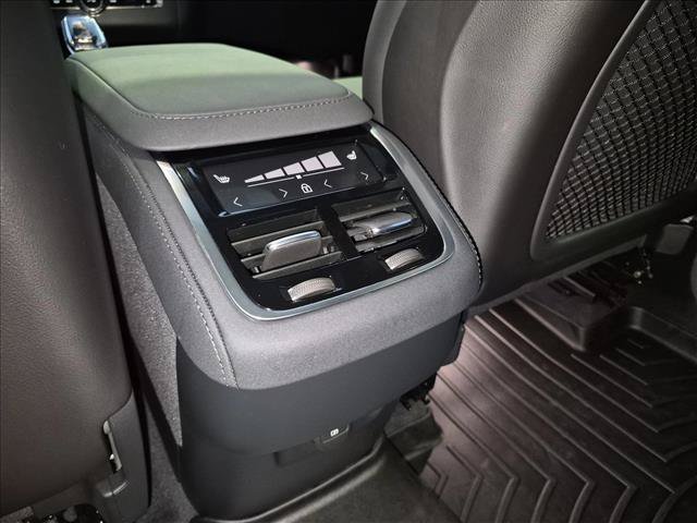 Used 2025 Volvo XC90 B6 Core w/ Protection Package Premier AWD/4WD image 17