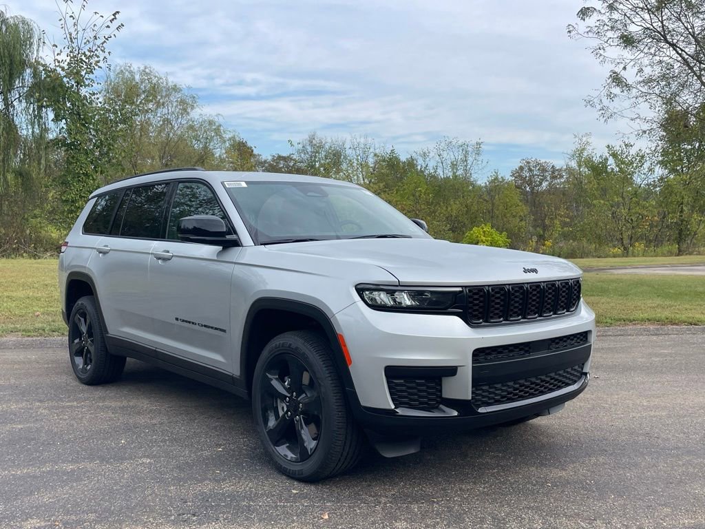 New 2025 Jeep Grand Cherokee L Altitude AWD/4WD video 1