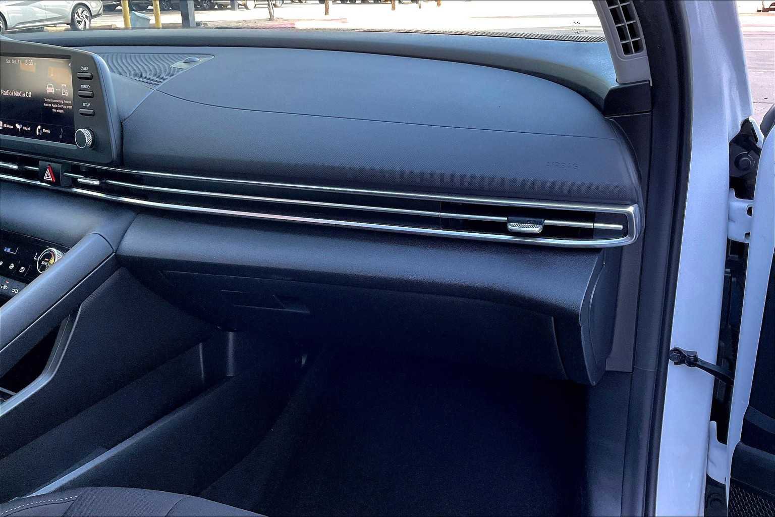 Used 2023 Hyundai Elantra Blue image 13