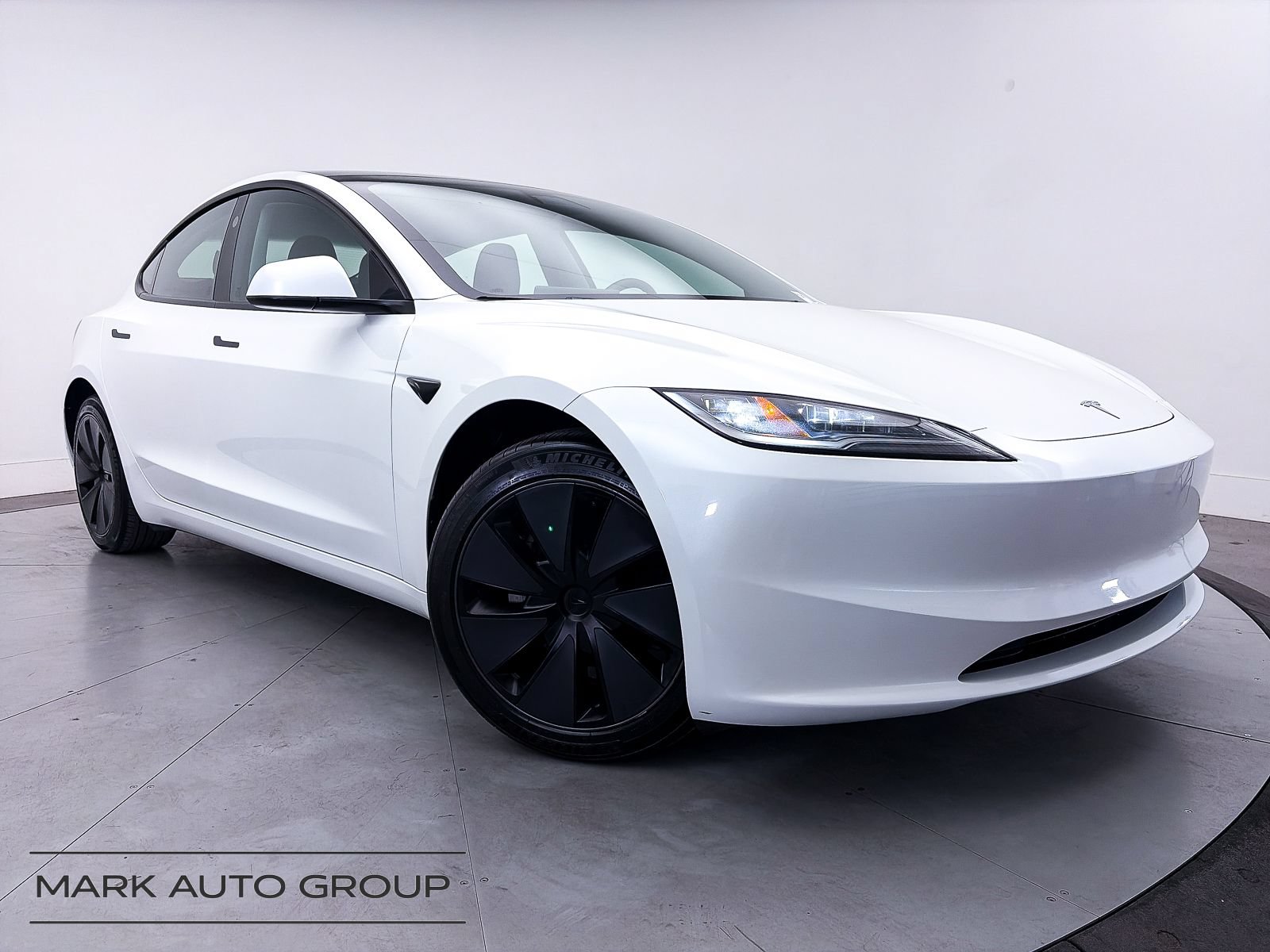 Used 2024 Tesla Model 3 Standard Range RWD image 1