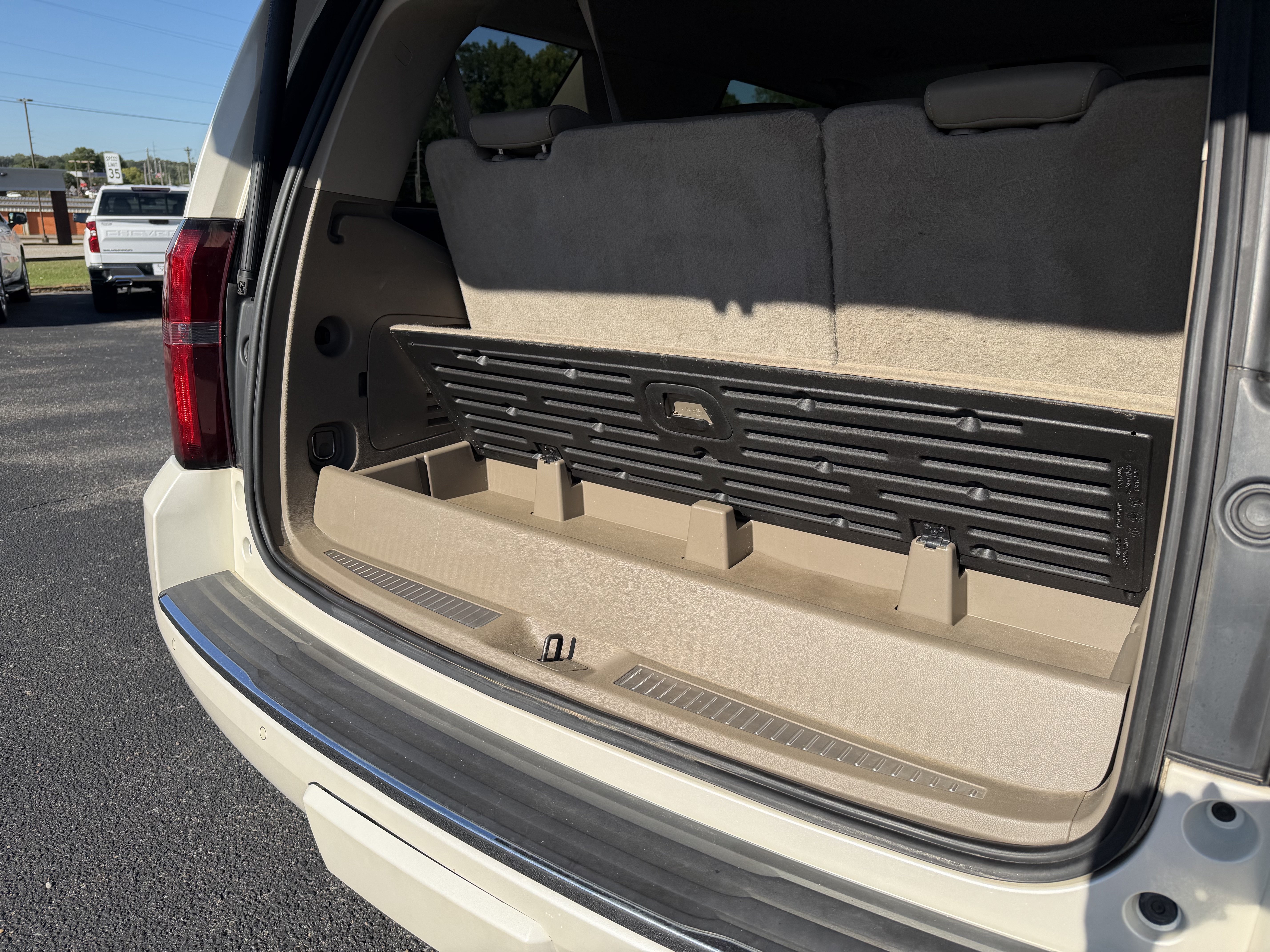 Used 2015 Chevrolet Tahoe LTZ RWD image 11