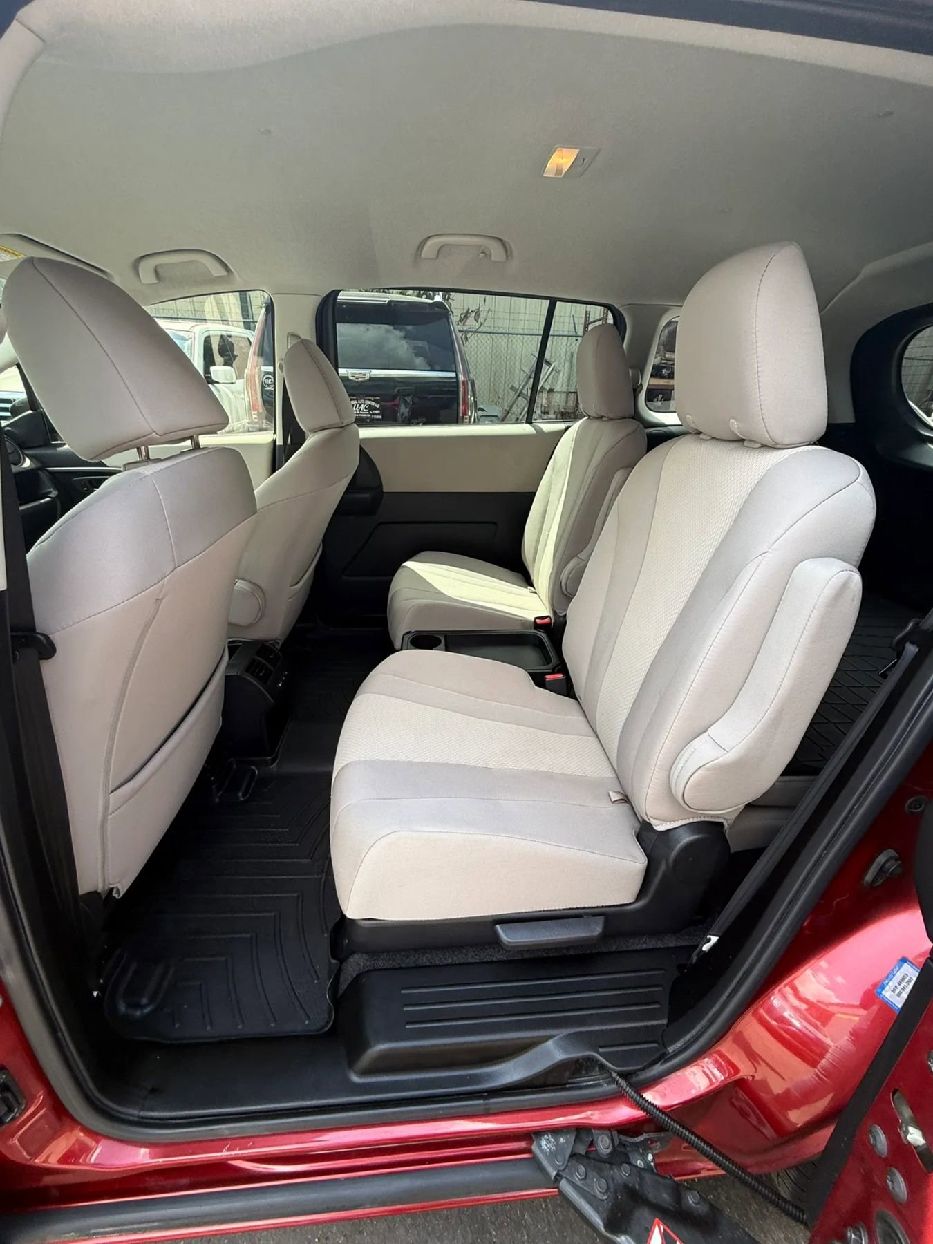 Used 2014 MAZDA MAZDA5 Sport image 14