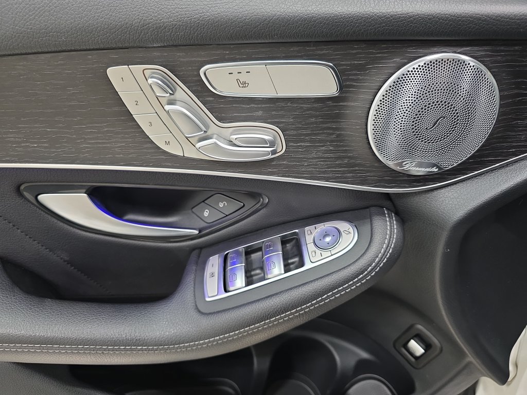 Used 2020 Mercedes-Benz GLC 300 4MATIC image 28