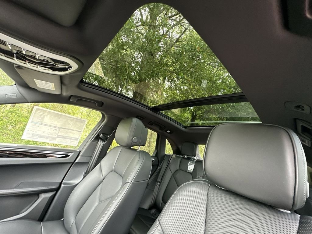 Certified 2025 Porsche Macan image 17