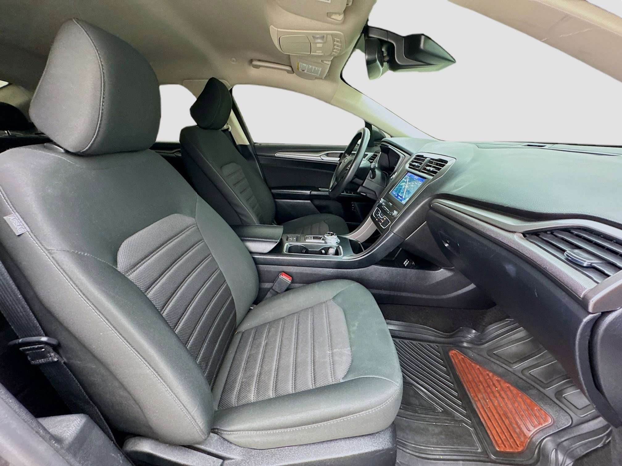 Used 2020 Ford Fusion SE image 18