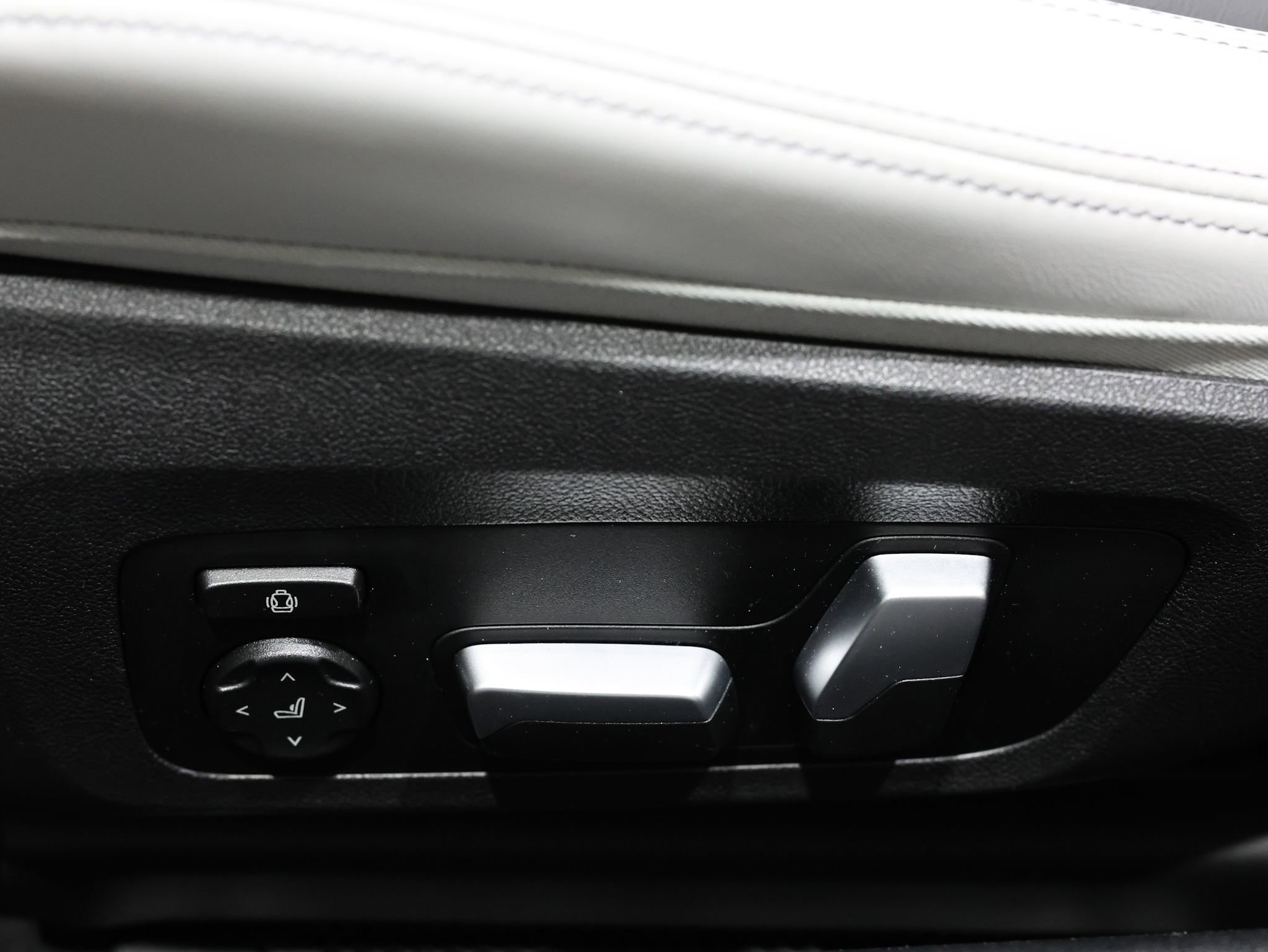 Used 2025 BMW M8 Competition image 58