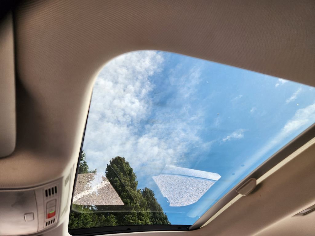 Certified 2023 Volkswagen Jetta SE w/ Panoramic Sunroof Package image 25