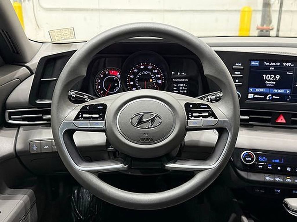 Used 2022 Hyundai Elantra SEL w/ Cargo Package image 22