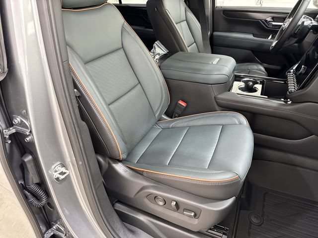 New 2026 GMC Yukon XL AT4 w/ LPO, Floor Liner Package AWD/4WD image 28