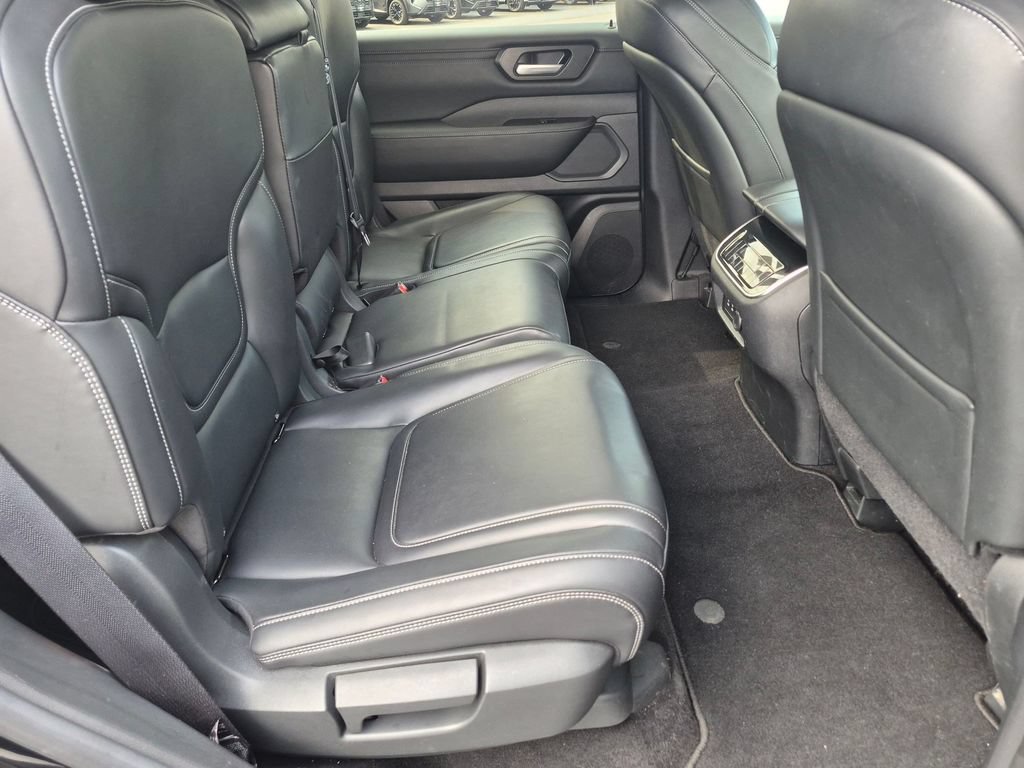 Used 2025 Nissan Armada SV AWD/4WD image 24