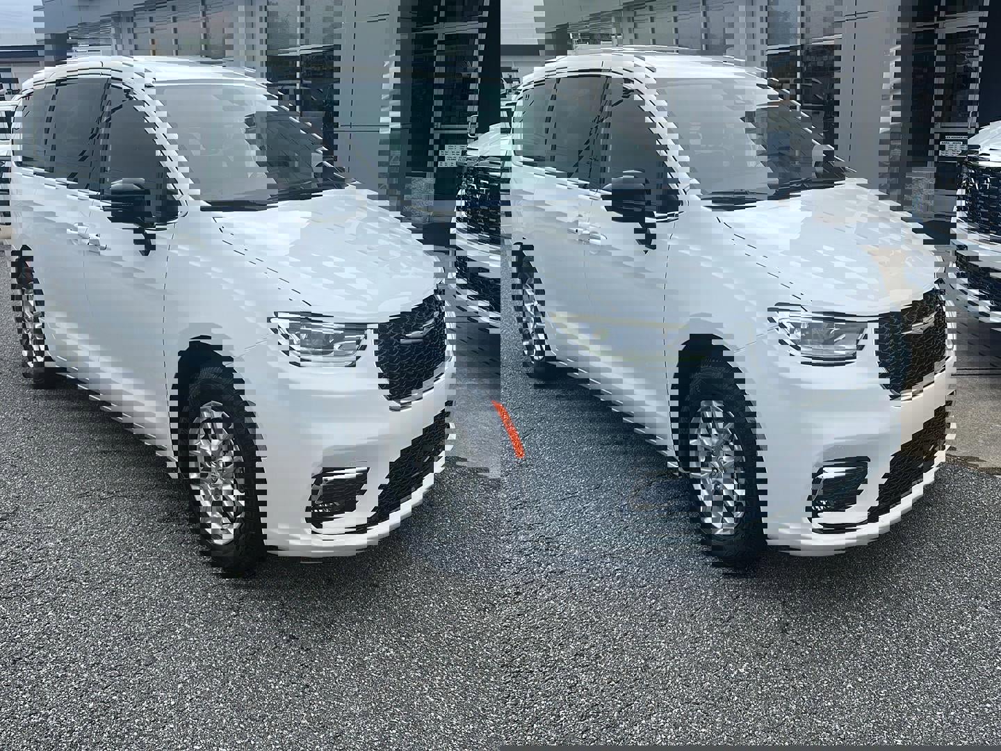 New 2026 Chrysler Pacifica Select image 33