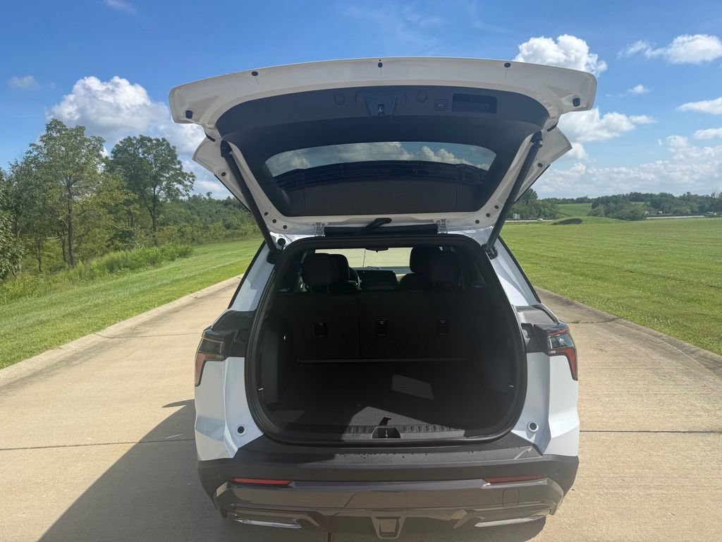 New 2027 Chevrolet Equinox ACTIV w/ Convenience Package III FWD image 6