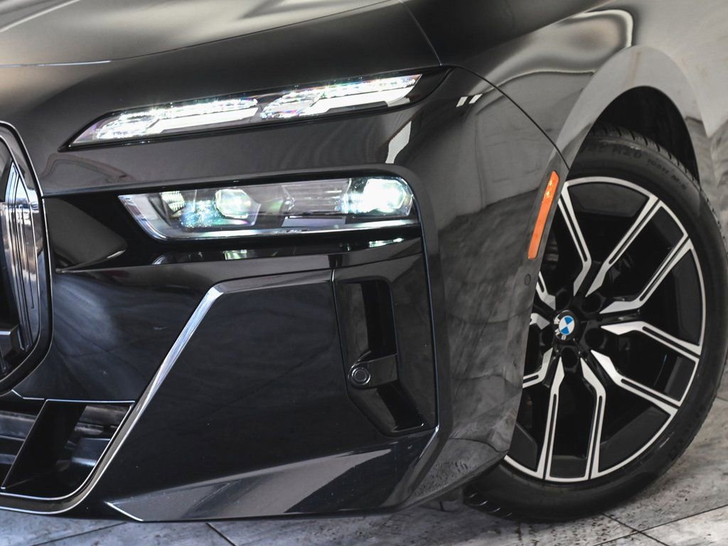 Used 2023 BMW i7 xDrive60 w/ Executive Package 2 image 48