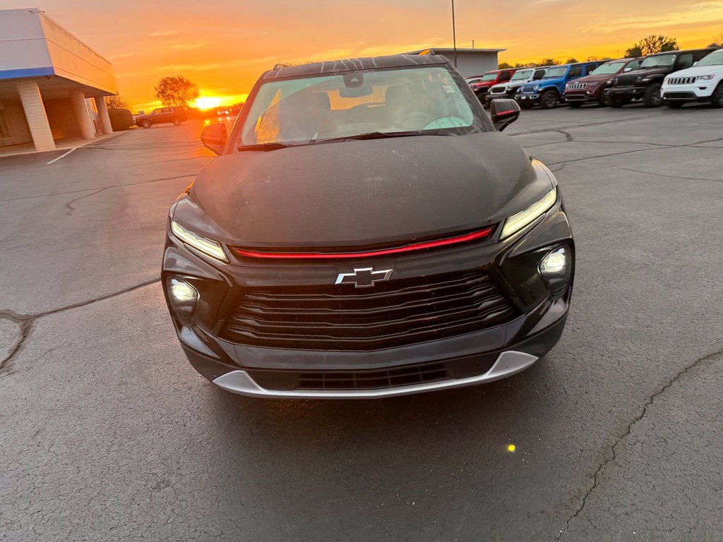 Used 2025 Chevrolet Blazer LT w/ Redline Edition FWD image 4