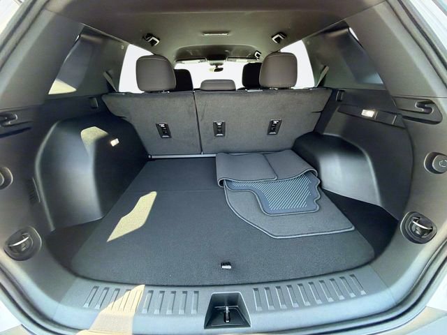 New 2026 Chevrolet Equinox LT w/ Safety and Technology Package FWD image 12