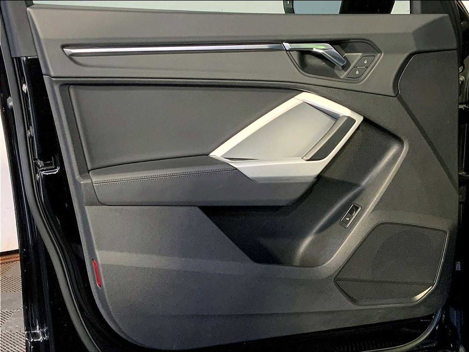 Used 2021 Audi Q3 2.0T Premium image 25