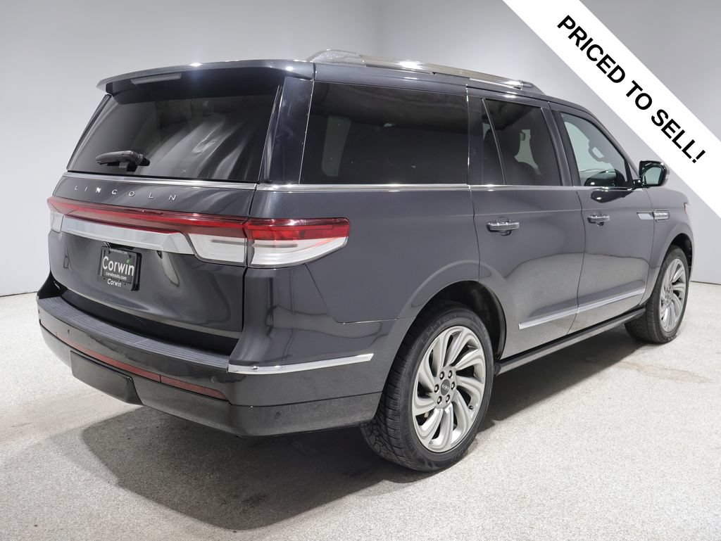 Used 2022 Lincoln Navigator Reserve AWD/4WD image 2