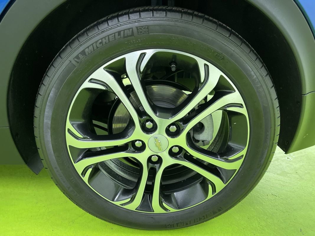 Used 2017 Chevrolet Bolt Premier w/ Driver Confidence II Package image 14