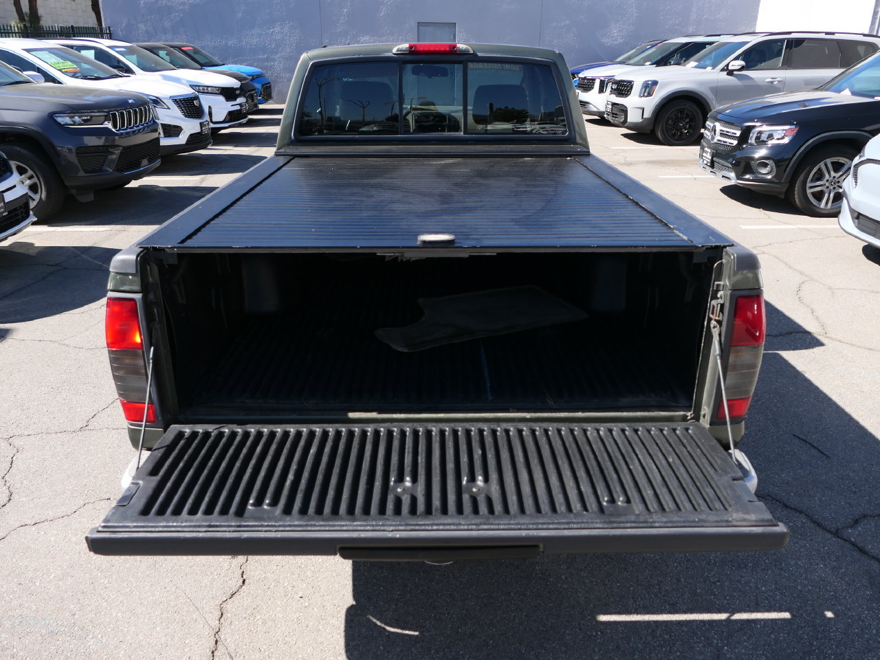 Used 2003 Nissan Frontier XE w/ Value Truck Pkg RWD image 5