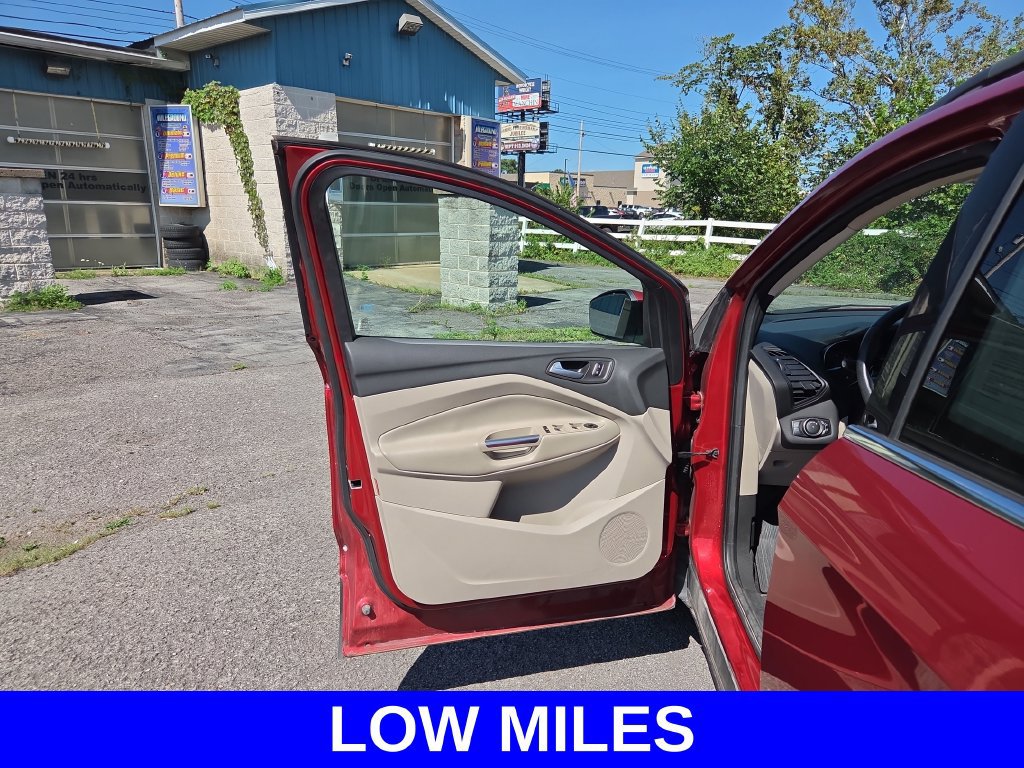Used 2017 Ford Escape SE w/ SE Leather Comfort Package AWD/4WD image 19